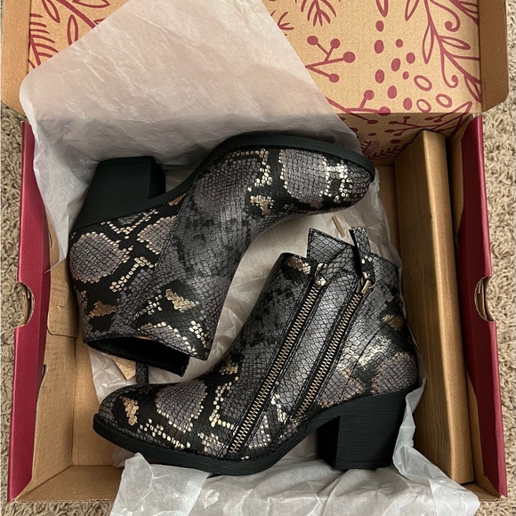 MUK LUKS Women's Yellowstone Yardley Boots - Picture 12 of 14